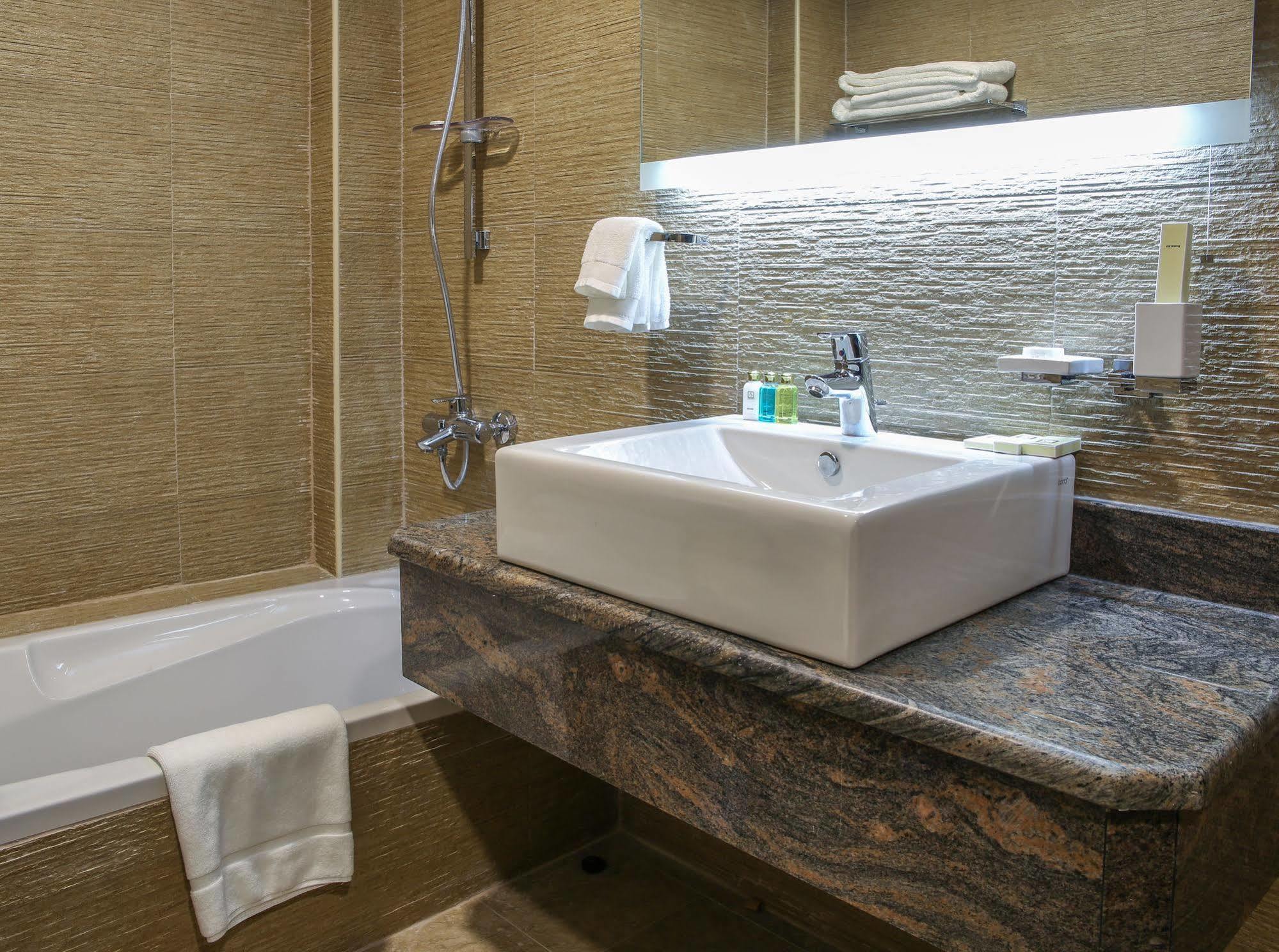 Adams Hotel Kuwait City Bagian luar foto